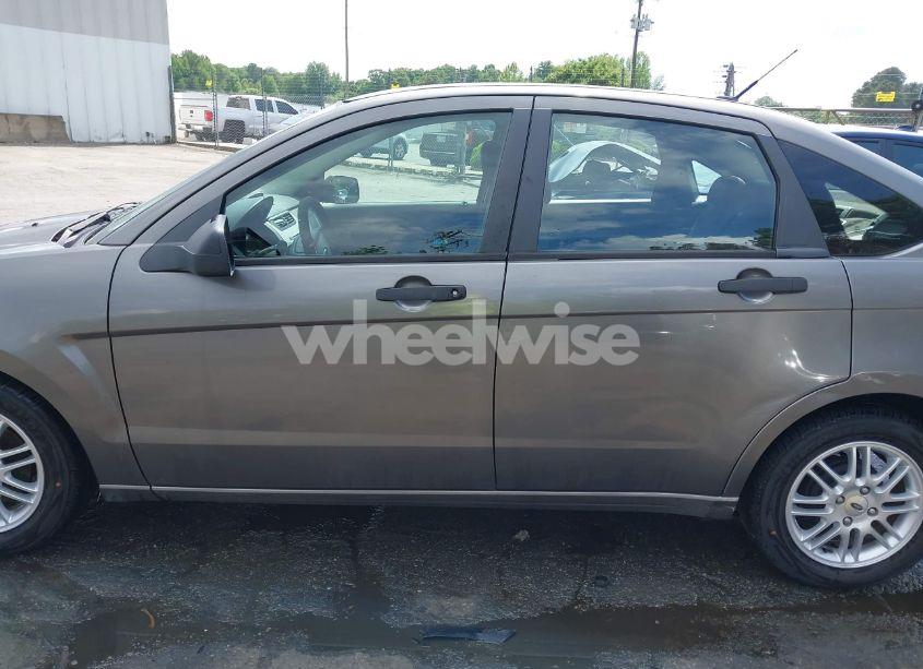 Photo 14 of 2009 Ford Focus SE (VIN 1FAHP35N59W110448)