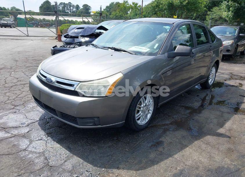 Photo 2 of 2009 Ford Focus SE (VIN 1FAHP35N59W110448)