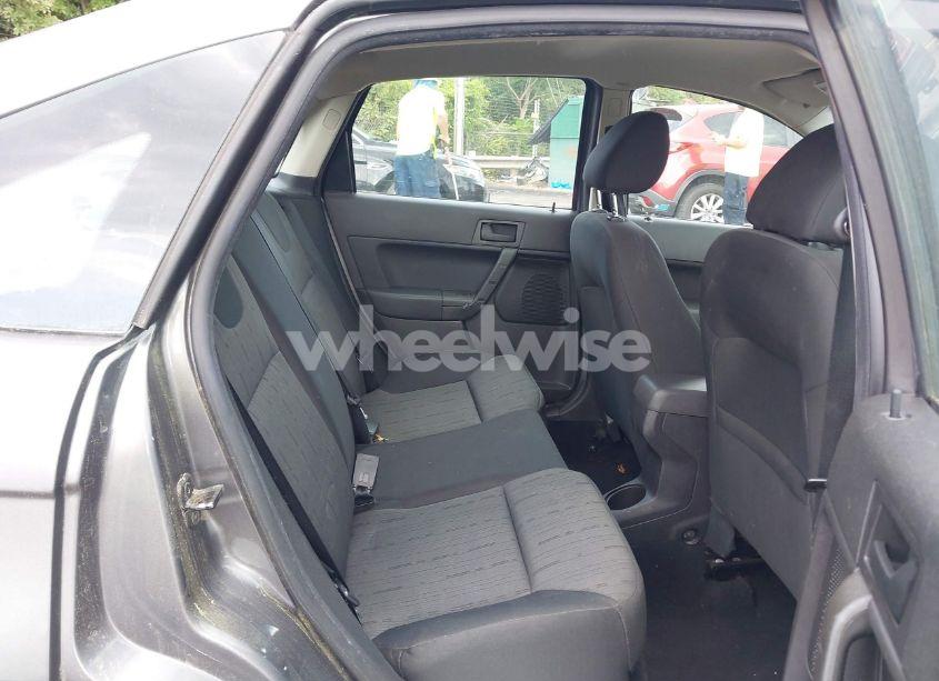 Photo 8 of 2009 Ford Focus SE (VIN 1FAHP35N59W110448)