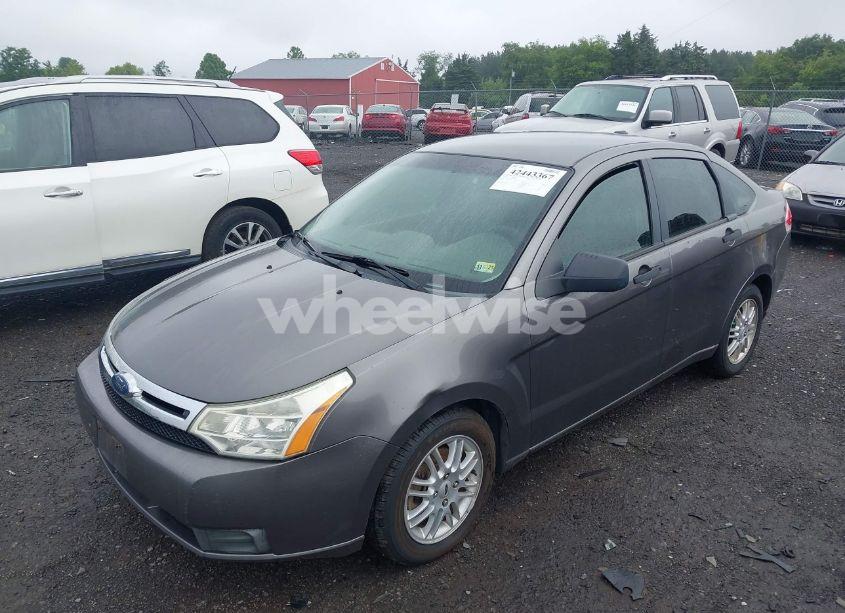 Photo 2 of 2009 Ford Focus SE (VIN 1FAHP35N59W180533)