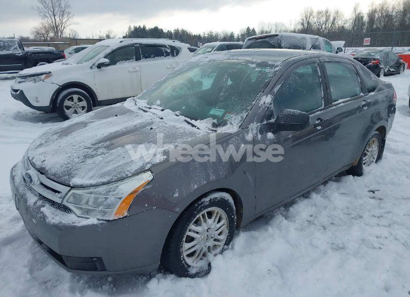 Photo 2 of 2009 Ford Focus SE (VIN 1FAHP35N59W213157)