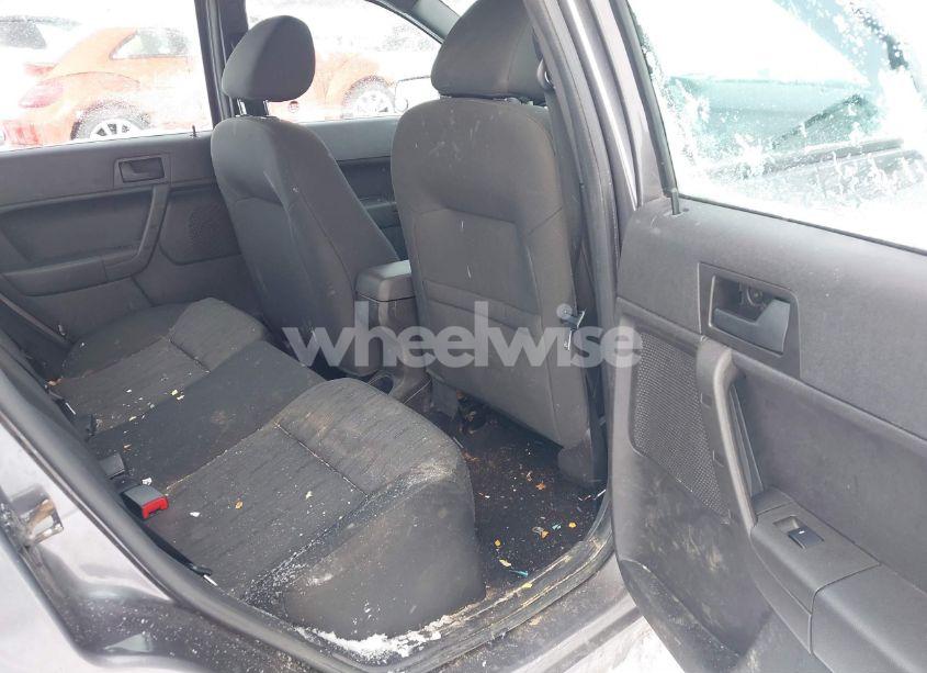 Photo 8 of 2009 Ford Focus SE (VIN 1FAHP35N59W213157)