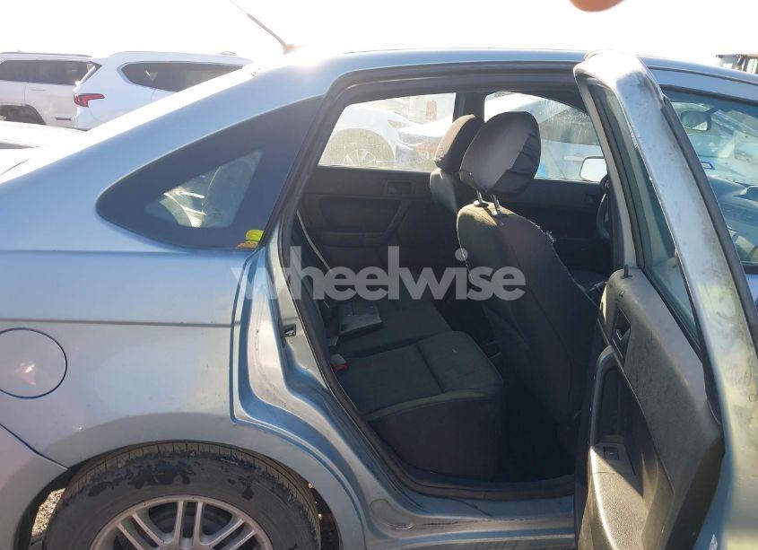 Photo 8 of 2009 Ford Focus SE (VIN 1FAHP35N59W220805)