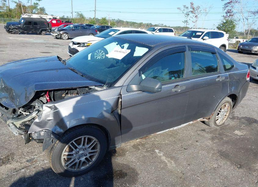 Photo 2 of 2009 Ford Focus SE (VIN 1FAHP35N59W260995)