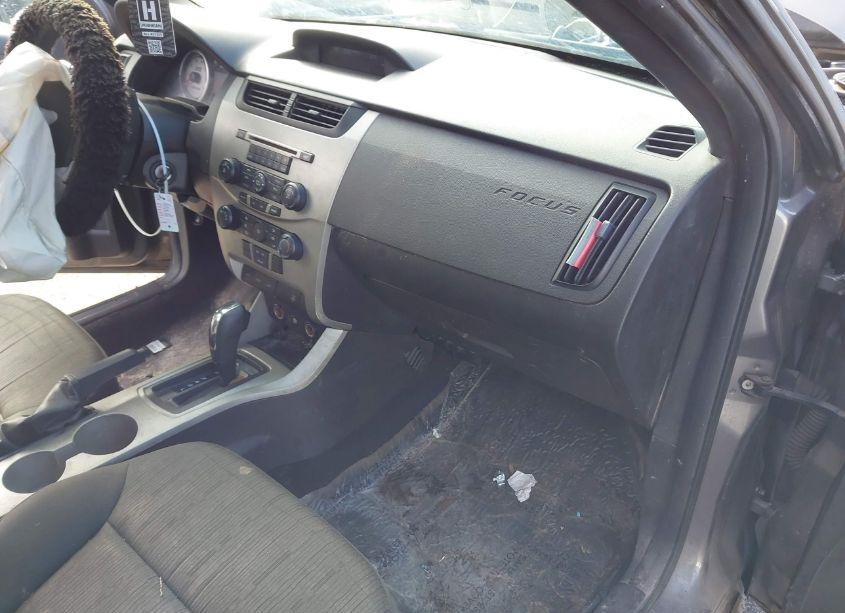 Photo 5 of 2009 Ford Focus SE (VIN 1FAHP35N59W260995)