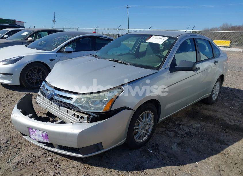Photo 2 of 2009 Ford Focus SE (VIN 1FAHP35N69W106439)