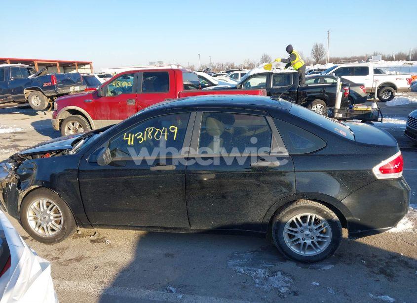 Photo 14 of 2009 Ford Focus SE (VIN 1FAHP35N69W112614)