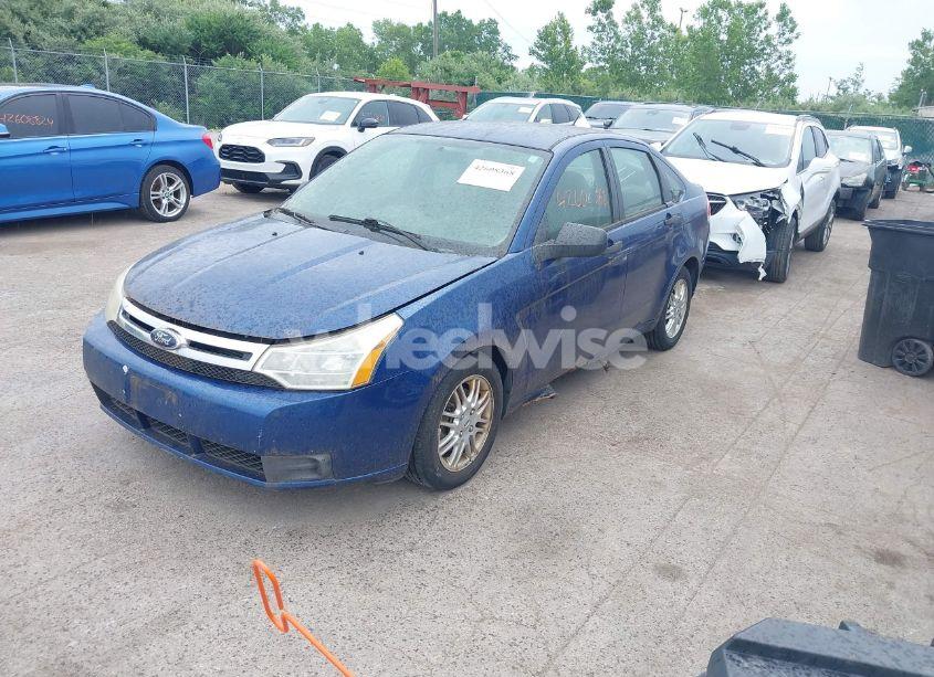 Photo 2 of 2009 Ford Focus SE (VIN 1FAHP35N69W148545)