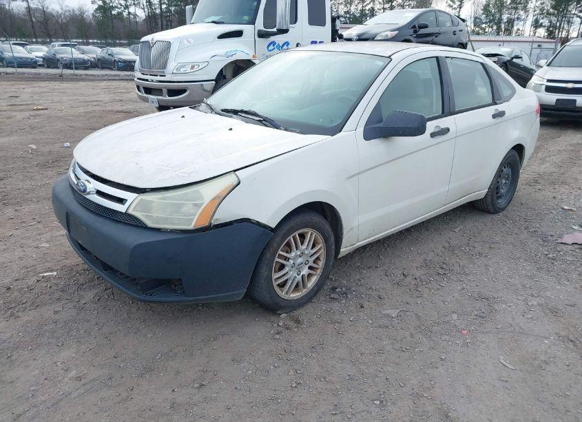 Photo 2 of 2009 Ford Focus SE (VIN 1FAHP35N69W254851)
