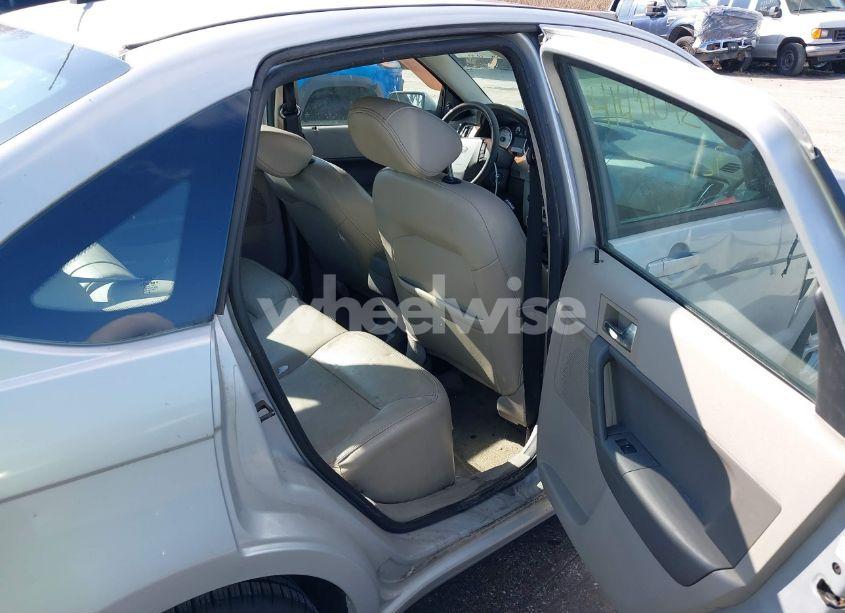 Photo 8 of 2008 Ford Focus SE/SES (VIN 1FAHP35N78W214289)