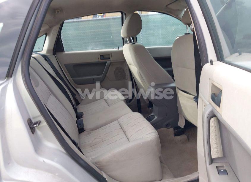 Photo 8 of 2008 Ford Focus SE/SES (VIN 1FAHP35N78W217743)