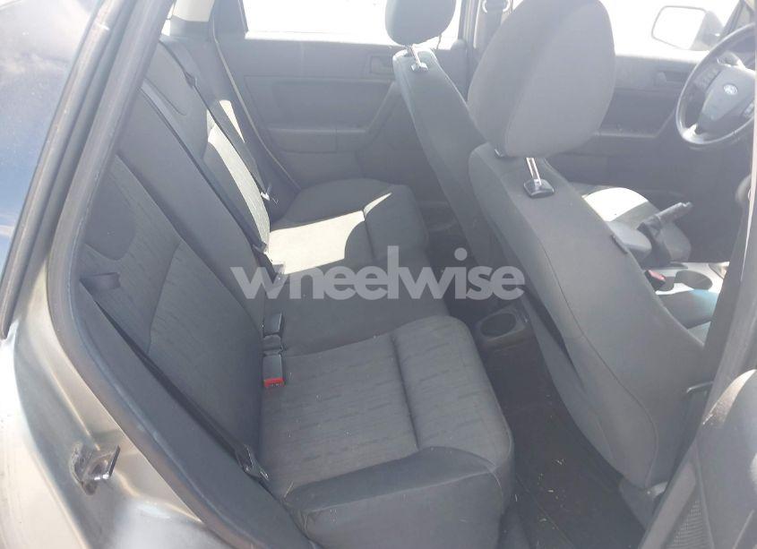 Photo 8 of 2008 Ford Focus SE/SES (VIN 1FAHP35N78W228001)