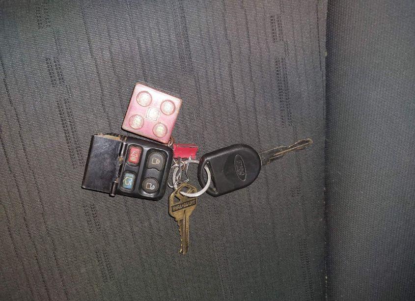 Photo 11 of 2009 Ford Focus SE (VIN 1FAHP35N79W268936)