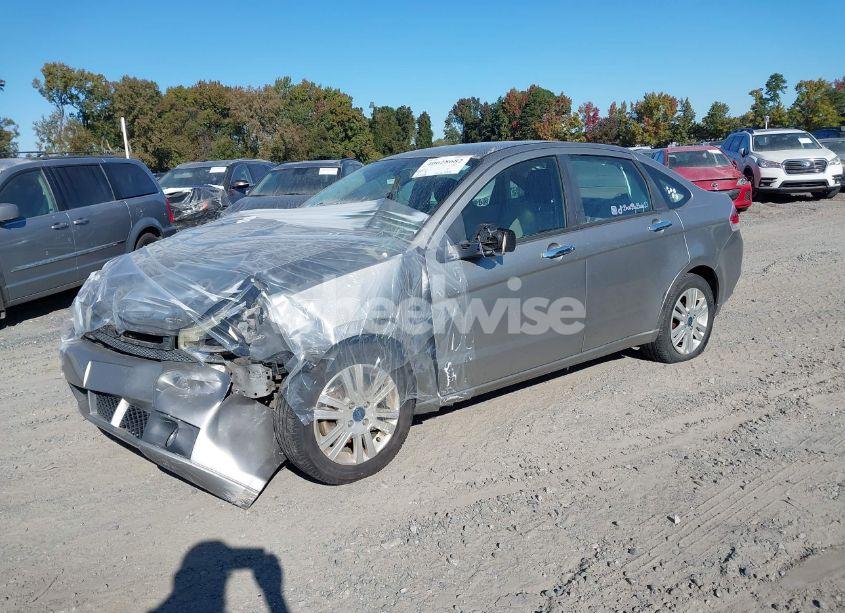 Photo 2 of 2008 Ford Focus SE/SES (VIN 1FAHP35N88W300243)