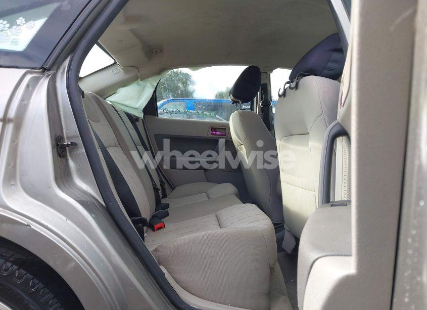 Photo 8 of 2008 Ford Focus SE/SES (VIN 1FAHP35N88W300243)