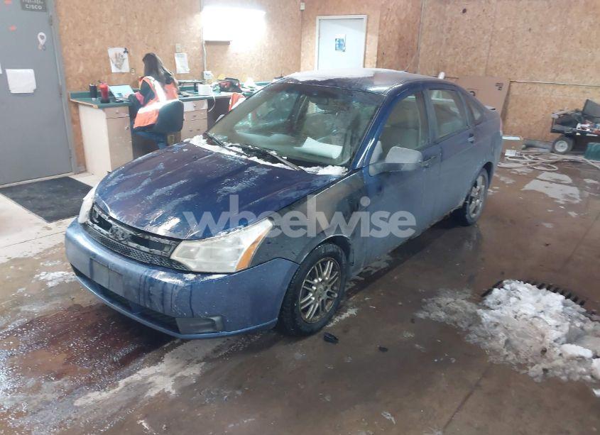 Photo 2 of 2009 Ford Focus SE (VIN 1FAHP35N89W165167)