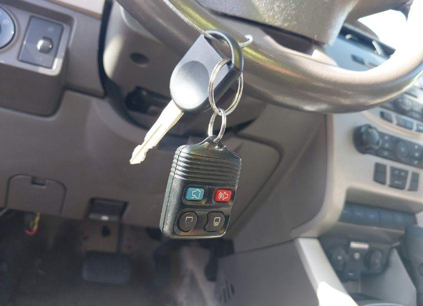 Photo 11 of 2009 Ford Focus SE (VIN 1FAHP35N89W190571)