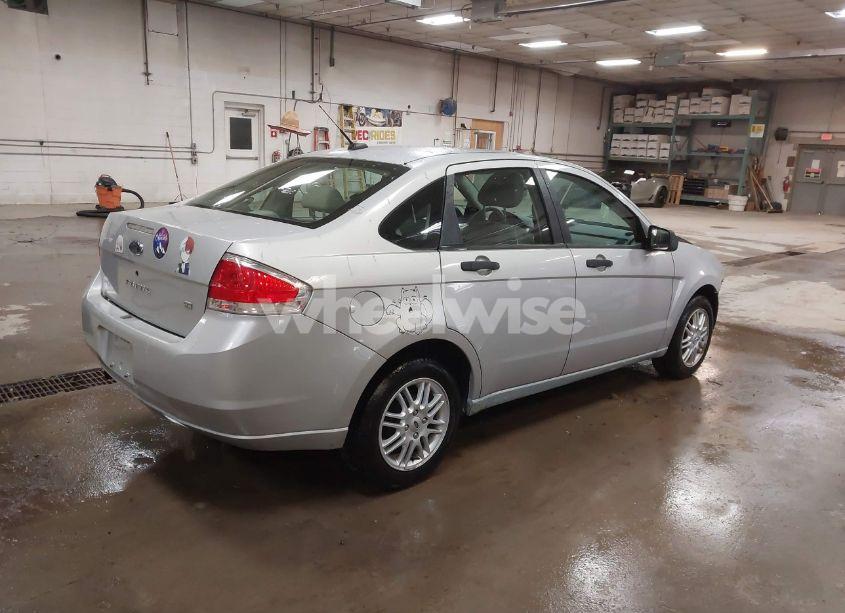 Photo 4 of 2009 Ford Focus SE (VIN 1FAHP35N89W246010)