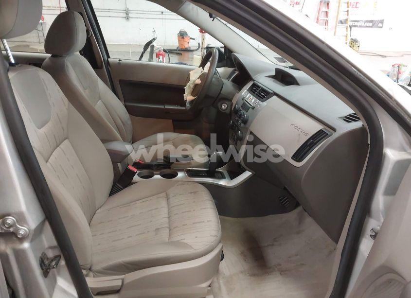 Photo 5 of 2009 Ford Focus SE (VIN 1FAHP35N89W246010)