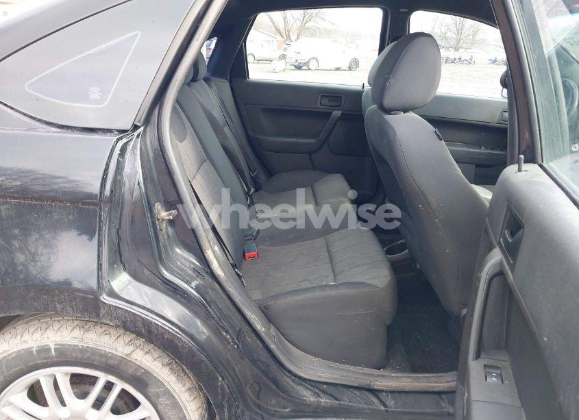 Photo 8 of 2009 Ford Focus SE (VIN 1FAHP35N89W257444)