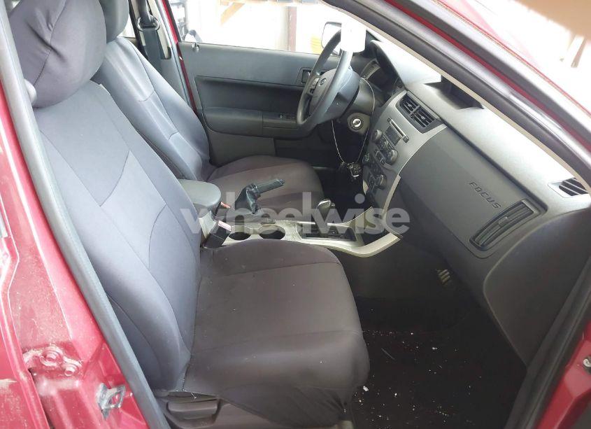 Photo 5 of 2009 Ford Focus SE (VIN 1FAHP35N99W115782)