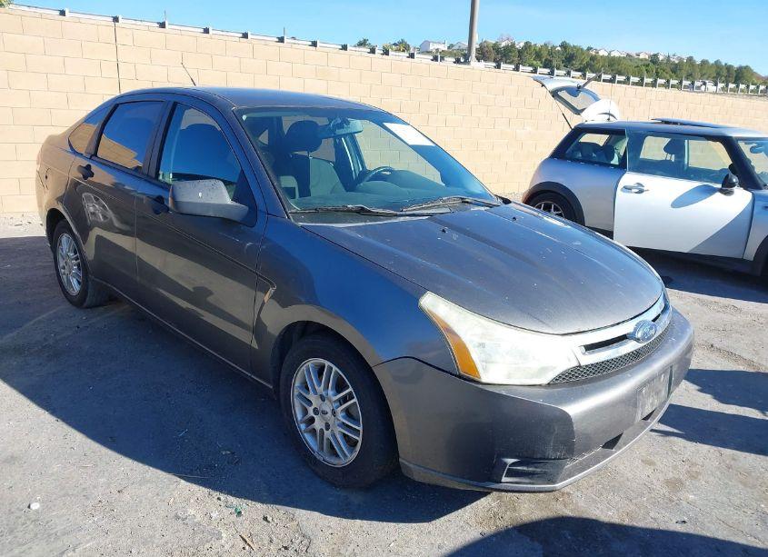 2009 Ford Focus SE (VIN 1FAHP35N99W180339) main photo