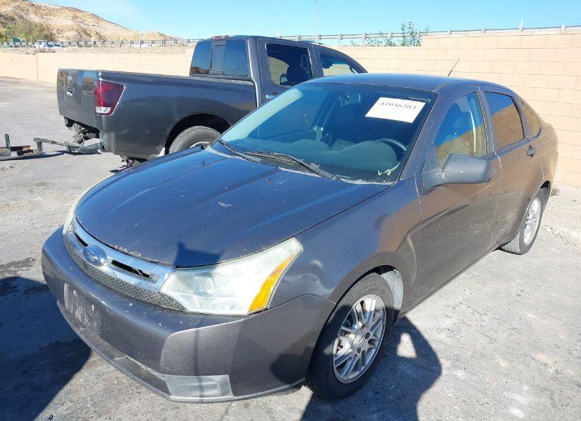 Photo 2 of 2009 Ford Focus SE (VIN 1FAHP35N99W180339)