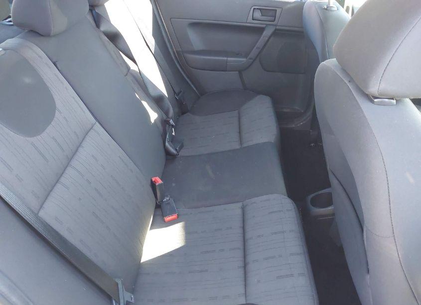 Photo 8 of 2009 Ford Focus SE (VIN 1FAHP35N99W180339)