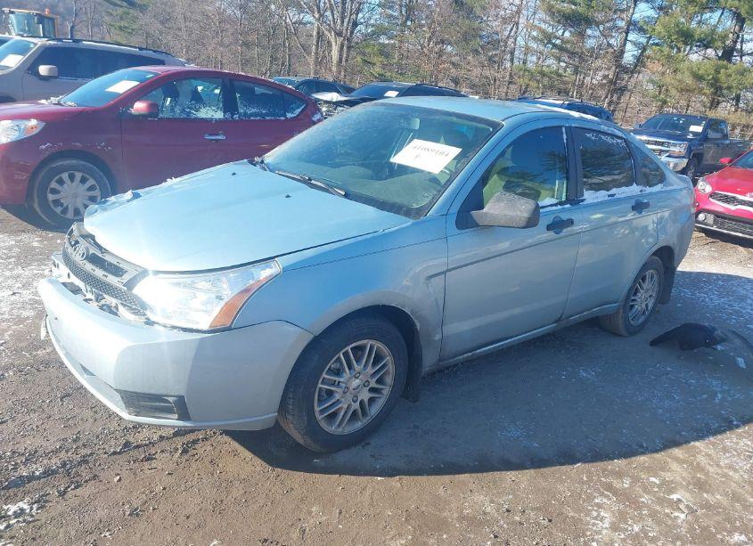 Photo 2 of 2009 Ford Focus SE (VIN 1FAHP35N99W190398)