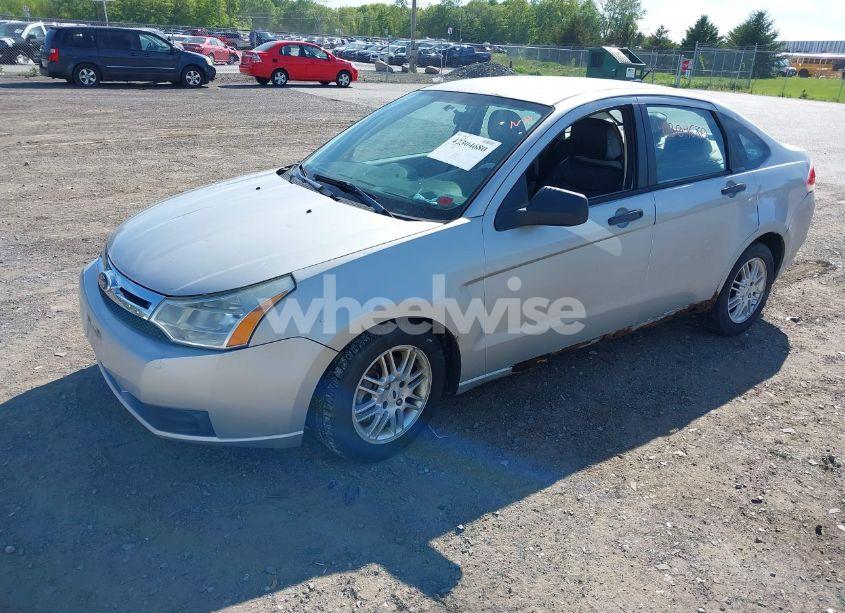 Photo 2 of 2009 Ford Focus SE (VIN 1FAHP35N99W206583)