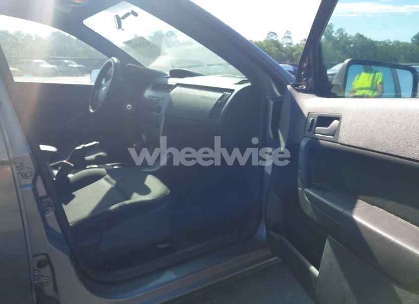 Photo 5 of 2009 Ford Focus SE (VIN 1FAHP35N99W221780)