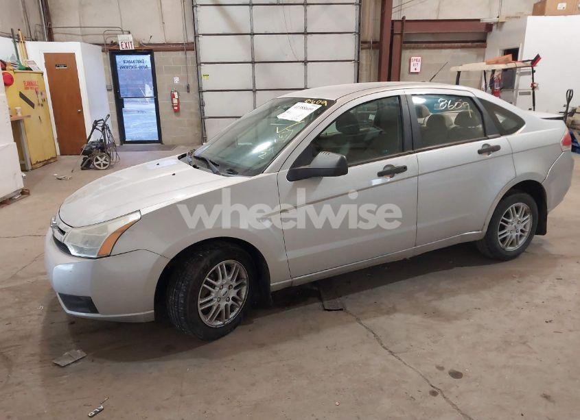 Photo 2 of 2009 Ford Focus SE (VIN 1FAHP35N99W241902)