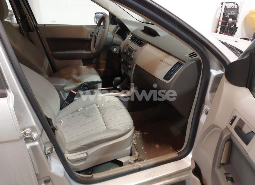 Photo 5 of 2009 Ford Focus SE (VIN 1FAHP35N99W241902)