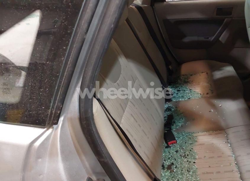 Photo 8 of 2009 Ford Focus SE (VIN 1FAHP35N99W241902)