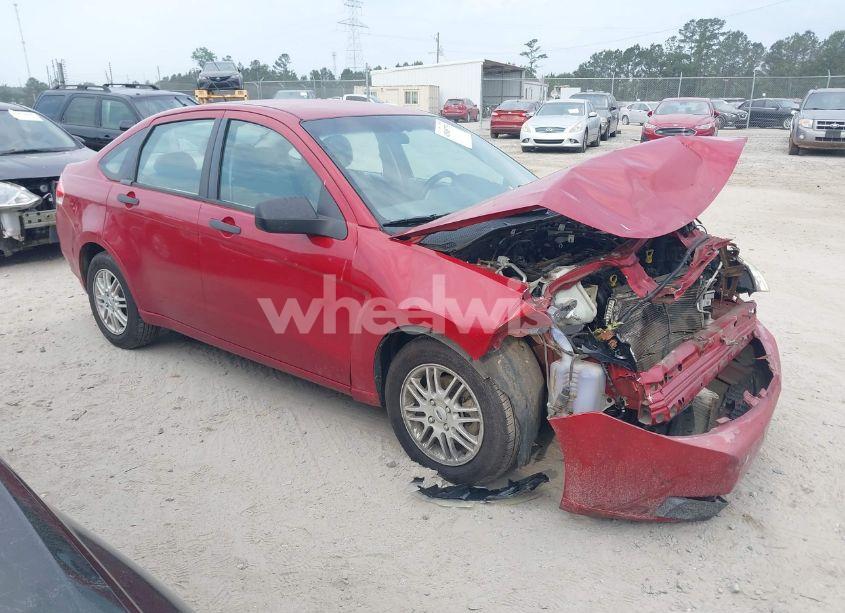 2009 Ford Focus SE (VIN 1FAHP35N99W270400) main photo