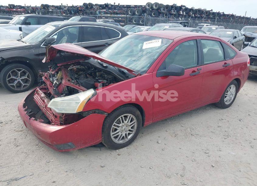 Photo 2 of 2009 Ford Focus SE (VIN 1FAHP35N99W270400)