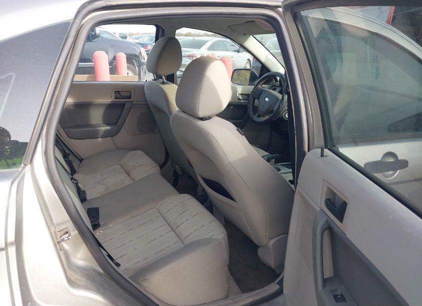 Photo 8 of 2008 Ford Focus SE/SES (VIN 1FAHP35NX8W107639)