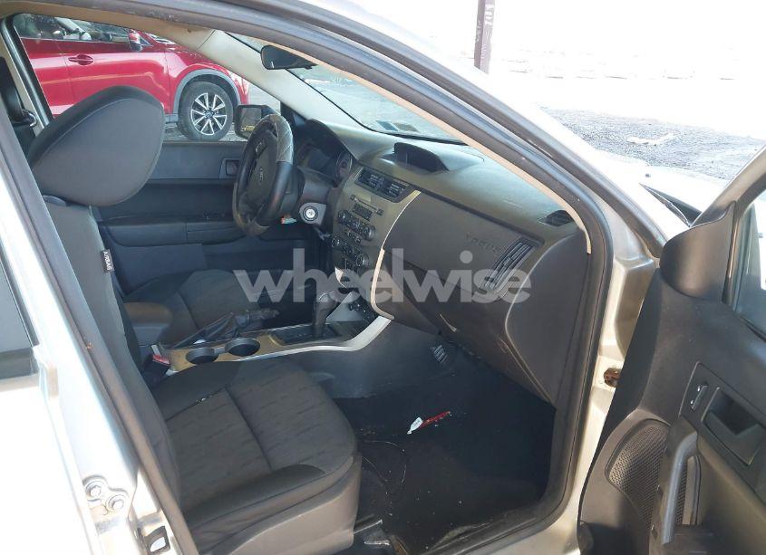 Photo 5 of 2009 Ford Focus SE (VIN 1FAHP35NX9W138763)