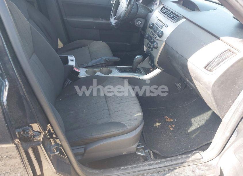 Photo 5 of 2009 Ford Focus SE (VIN 1FAHP35NX9W193990)