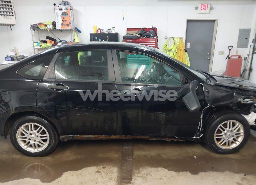 Photo 14 of 2009 Ford Focus SE (VIN 1FAHP35NX9W196873)