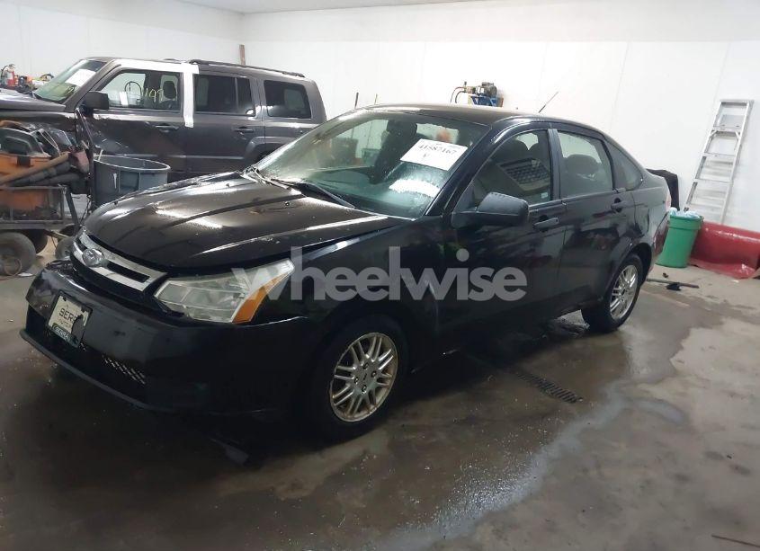 Photo 2 of 2009 Ford Focus SE (VIN 1FAHP35NX9W196873)