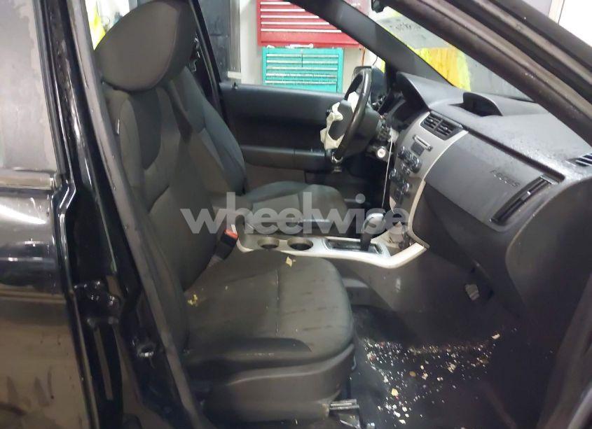 Photo 5 of 2009 Ford Focus SE (VIN 1FAHP35NX9W196873)