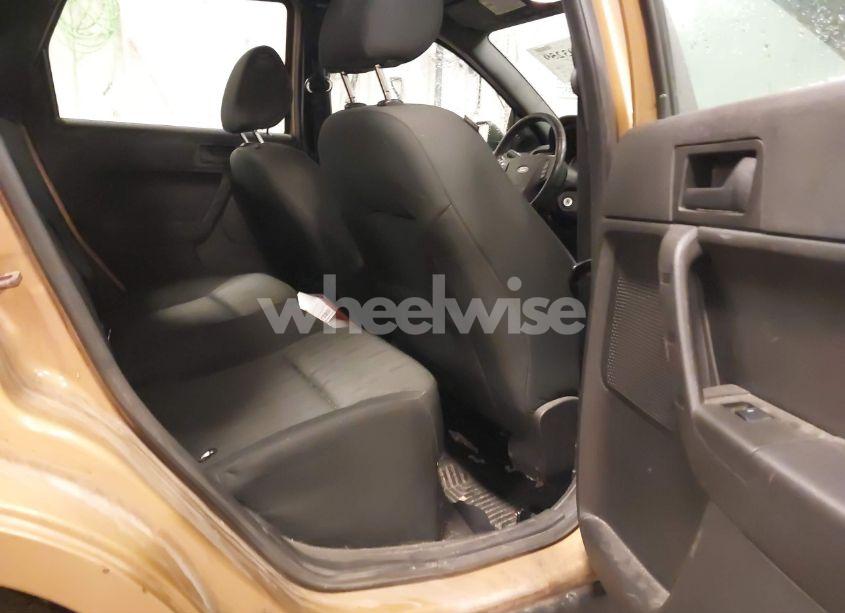 Photo 8 of 2009 Ford Focus SE (VIN 1FAHP35NX9W198090)