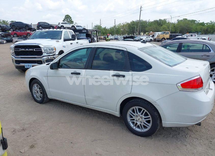 Photo 14 of 2009 Ford Focus SE (VIN 1FAHP35NX9W203482)