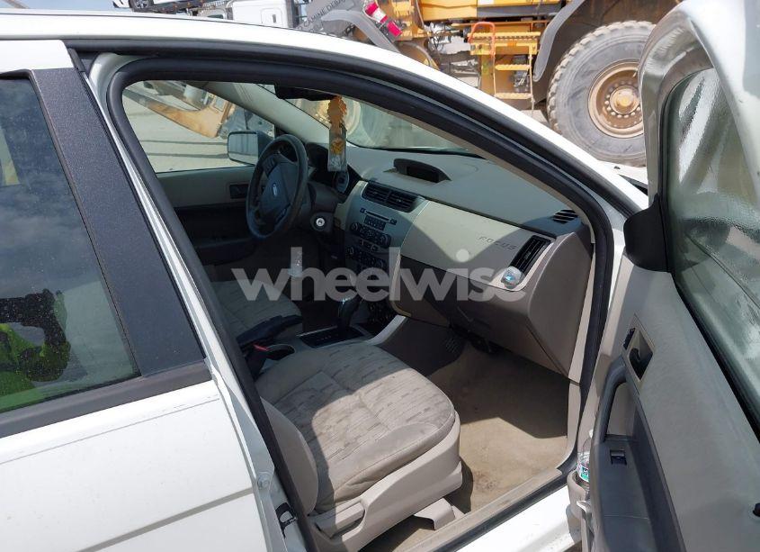 Photo 5 of 2009 Ford Focus SE (VIN 1FAHP35NX9W203482)