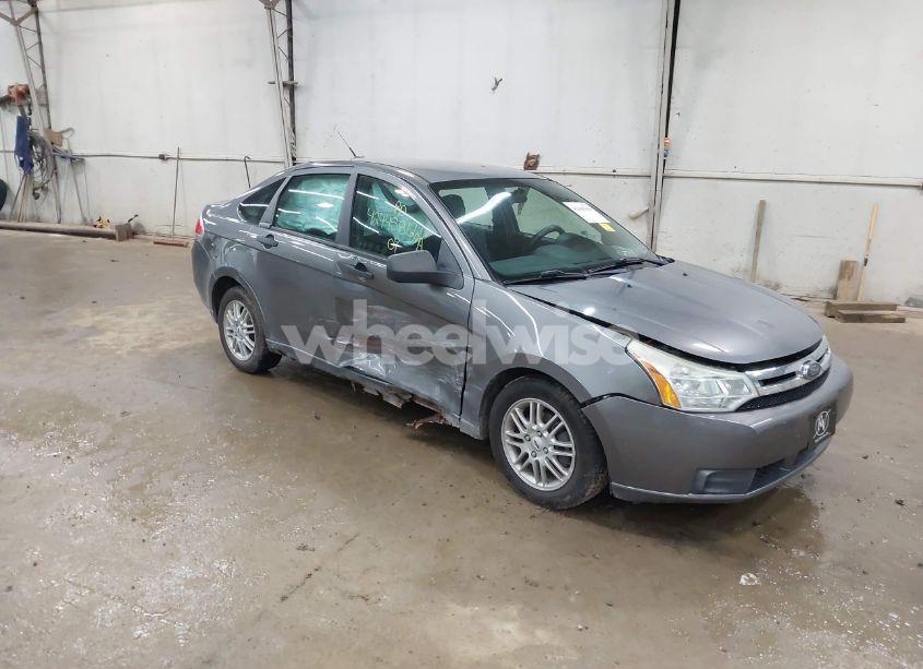 2009 Ford Focus SE (VIN 1FAHP35NX9W210268) main photo