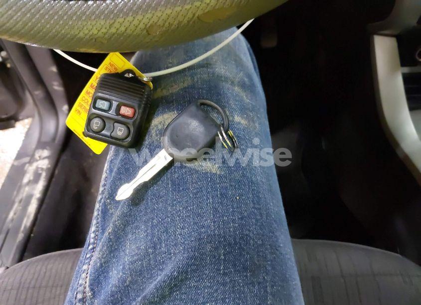 Photo 11 of 2009 Ford Focus SE (VIN 1FAHP35NX9W210268)