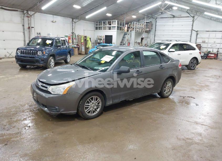 Photo 2 of 2009 Ford Focus SE (VIN 1FAHP35NX9W210268)