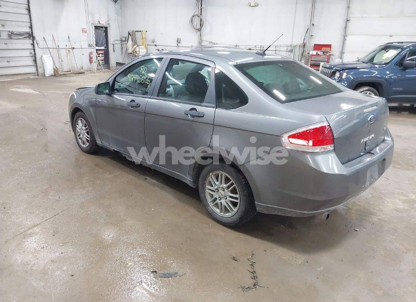 Photo 3 of 2009 Ford Focus SE (VIN 1FAHP35NX9W210268)