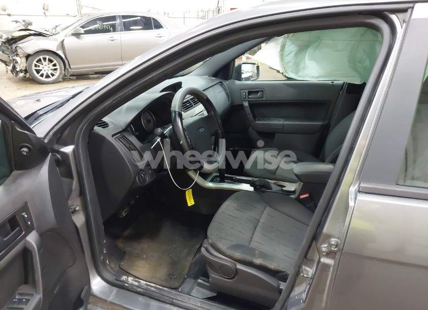 Photo 5 of 2009 Ford Focus SE (VIN 1FAHP35NX9W210268)